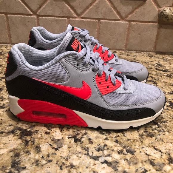 Men’s Air Max 90 Essential Low-Top Sneakers - Picture 3 of 5